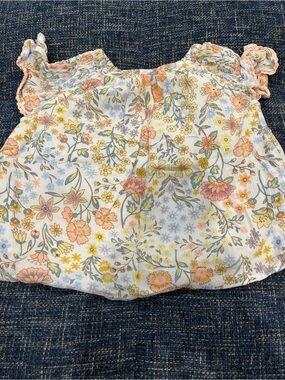 ☀️ 3/$15 Next Smocked Floral Tee Cream
